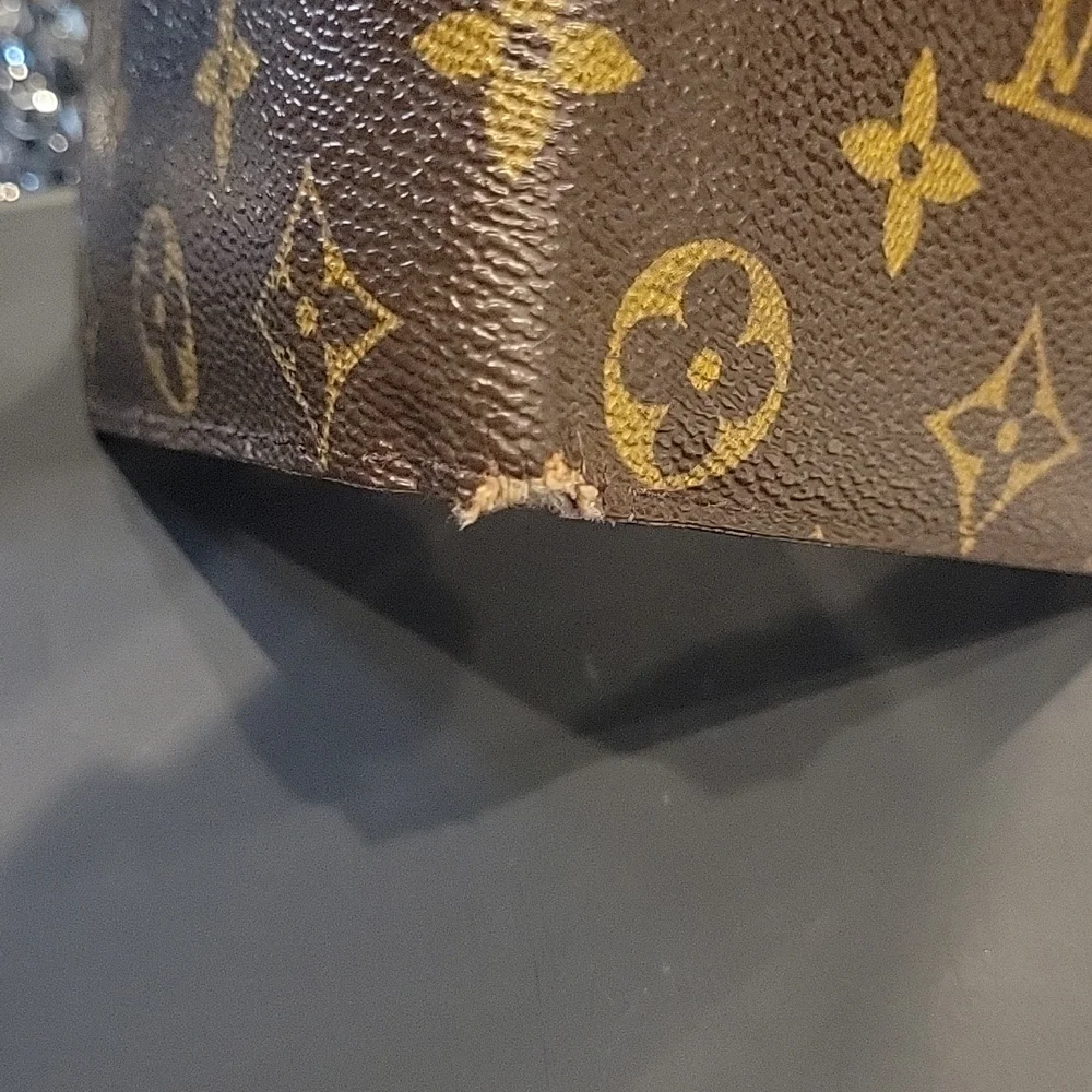 LOUIS VUITTON Monogram Wallet - Picture 3 of 11